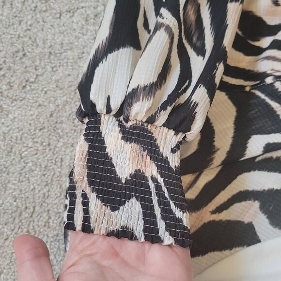 Anthropologie Graphic Print Mini Wrap Dress Size 0 - Picture 12 of 12